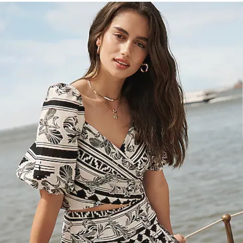 Express Puff Sleeve Printed Crop Top 6